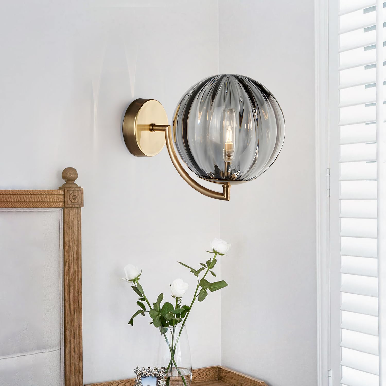 Vintage Glass Wall Sconce Brushed Gold Wall Sconces Mid Century Modern Globe Vanity Light Round Wall Mounted Light Fixture for Bedroom Bathroom Hallway 